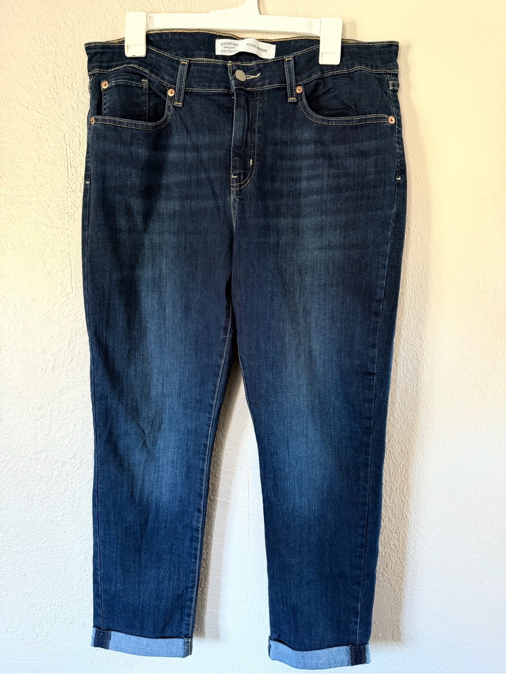 Woman’s size 16 Levi’s Signature  Mid Rise Boyfriend Cropped jeans Like New
